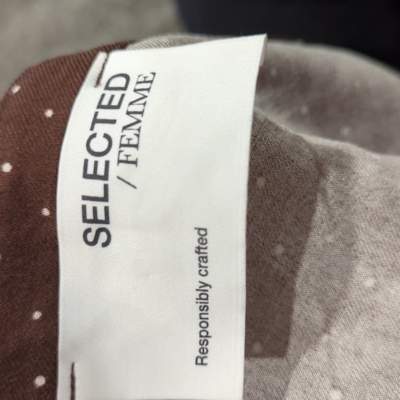 NWOT Selected Femme Brown Polka dot 1/2 button up blouse - Picture 5 of 10